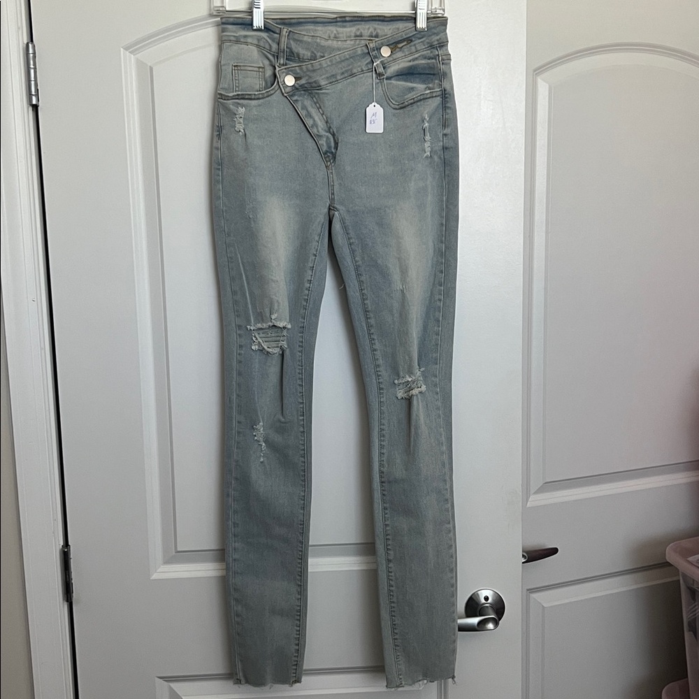 Chic Light Blue Distressed Jeans